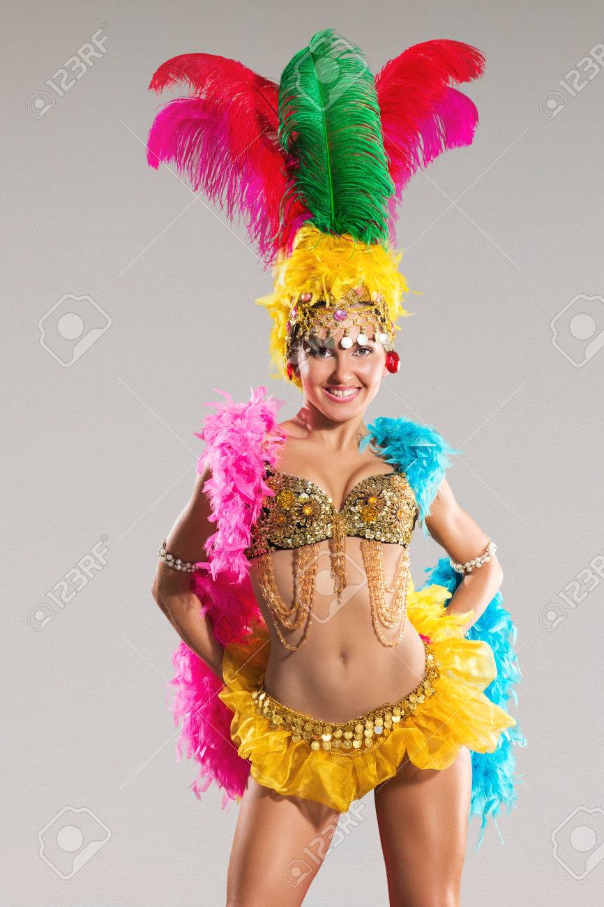 伝統的なカーニバルの衣装のサンバ ダンサーの写真素材・画像素材