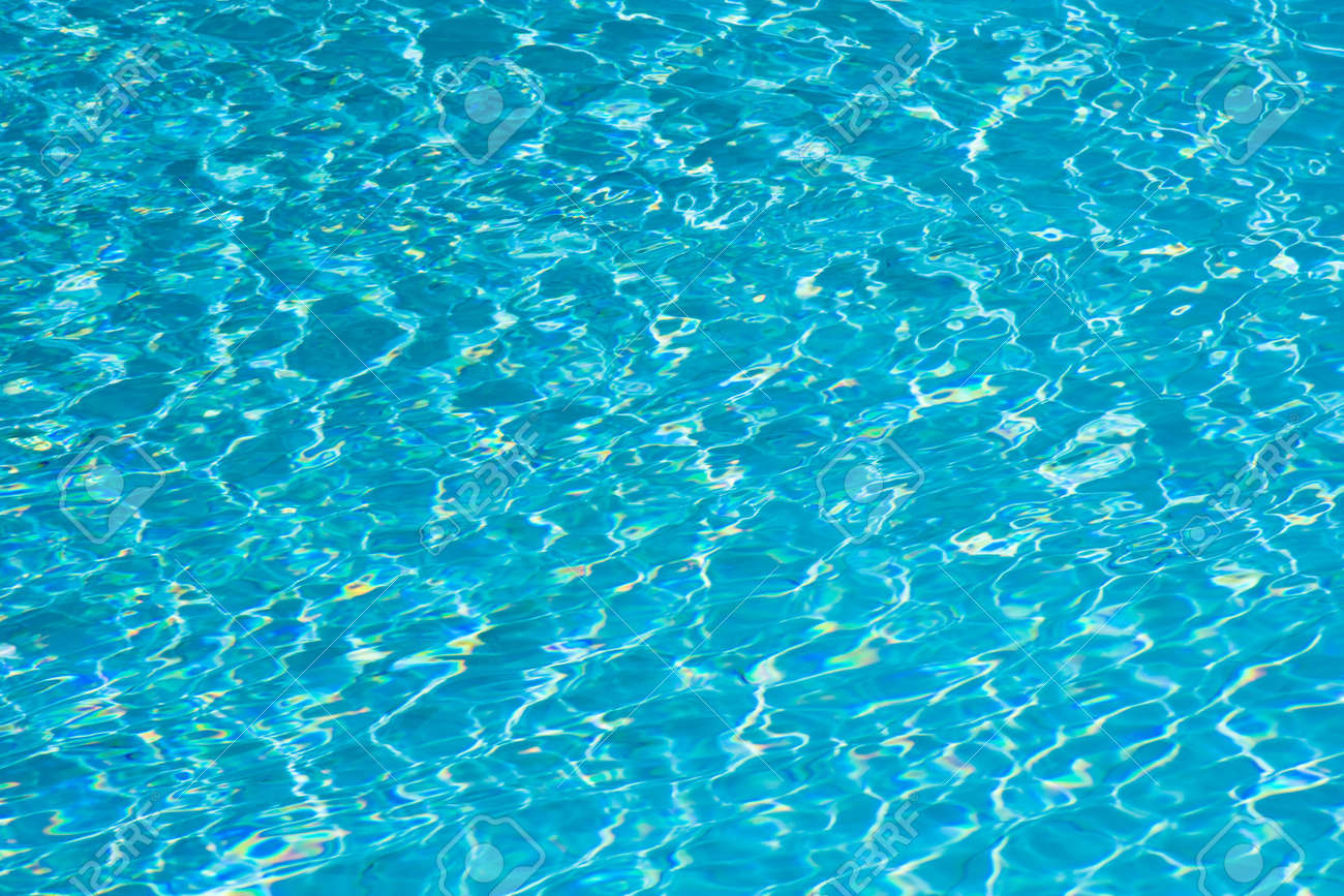 昼間にプールで波紋パターン の写真素材 画像素材 Image