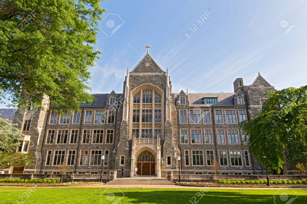 조지 타운 대학교 백악관 홀, 워싱턴 DC, 미국. White-Gravenor는 Georgetown College 학장을위한  사무실이있는 교실 건물입니다. 로열티 무료 사진, 그림, 이미지 그리고 스톡포토그래피. Image 93828485