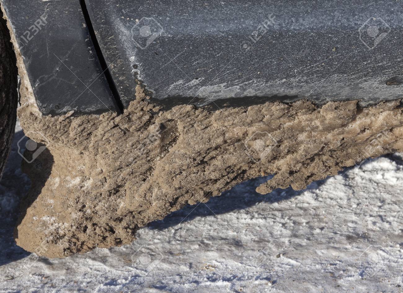 冬の季節には車に付着した雪と氷の汚れ 写真クローズアップ の写真素材 画像素材 Image 冬の季節には車に付着した雪と氷の汚れ 写真クローズアップ の写真素材 画像素材 Image