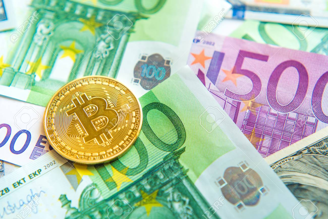 Bitcoin En Billetes De Dólar Y Euro (inversión, Tipo De Cambio, Riqueza,  Lujo, Éxito, Bolsa De Valores - Concepto) Fotos, retratos, imágenes y  fotografía de archivo libres de derecho. Image 95529241