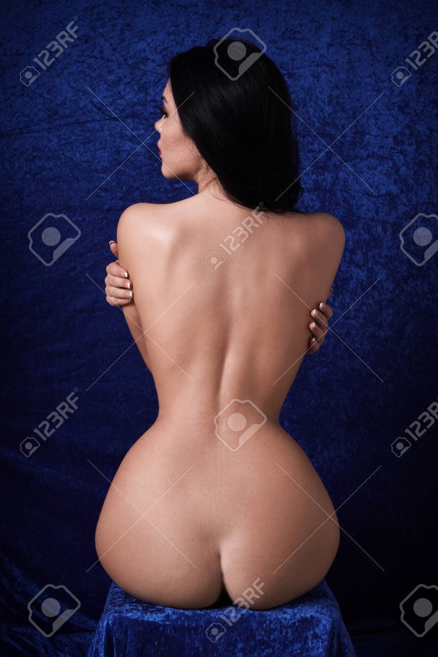Rear View Of Naked Woman With Hourglass Figure, Slim Waist And Womanly Hips  Stock Photo, Picture and Royalty Free Image. Image 92172680.