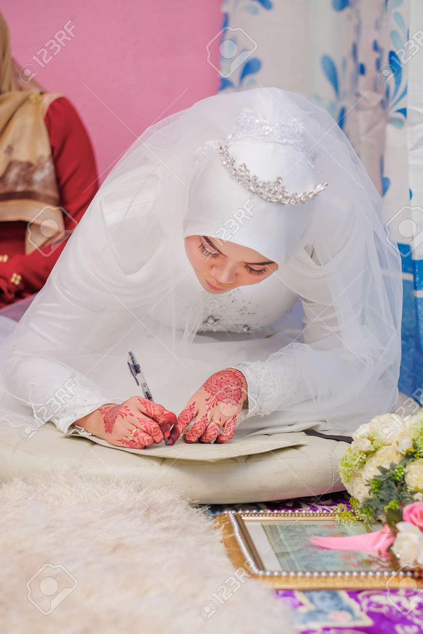 A Muslim Bride Getting Solemnization Malay Traditional Wedding In A Islamic Wedding The Most Important Thing Is The Nikah Ceremony Stock Photo Picture And Royalty Free Image Image 158649738