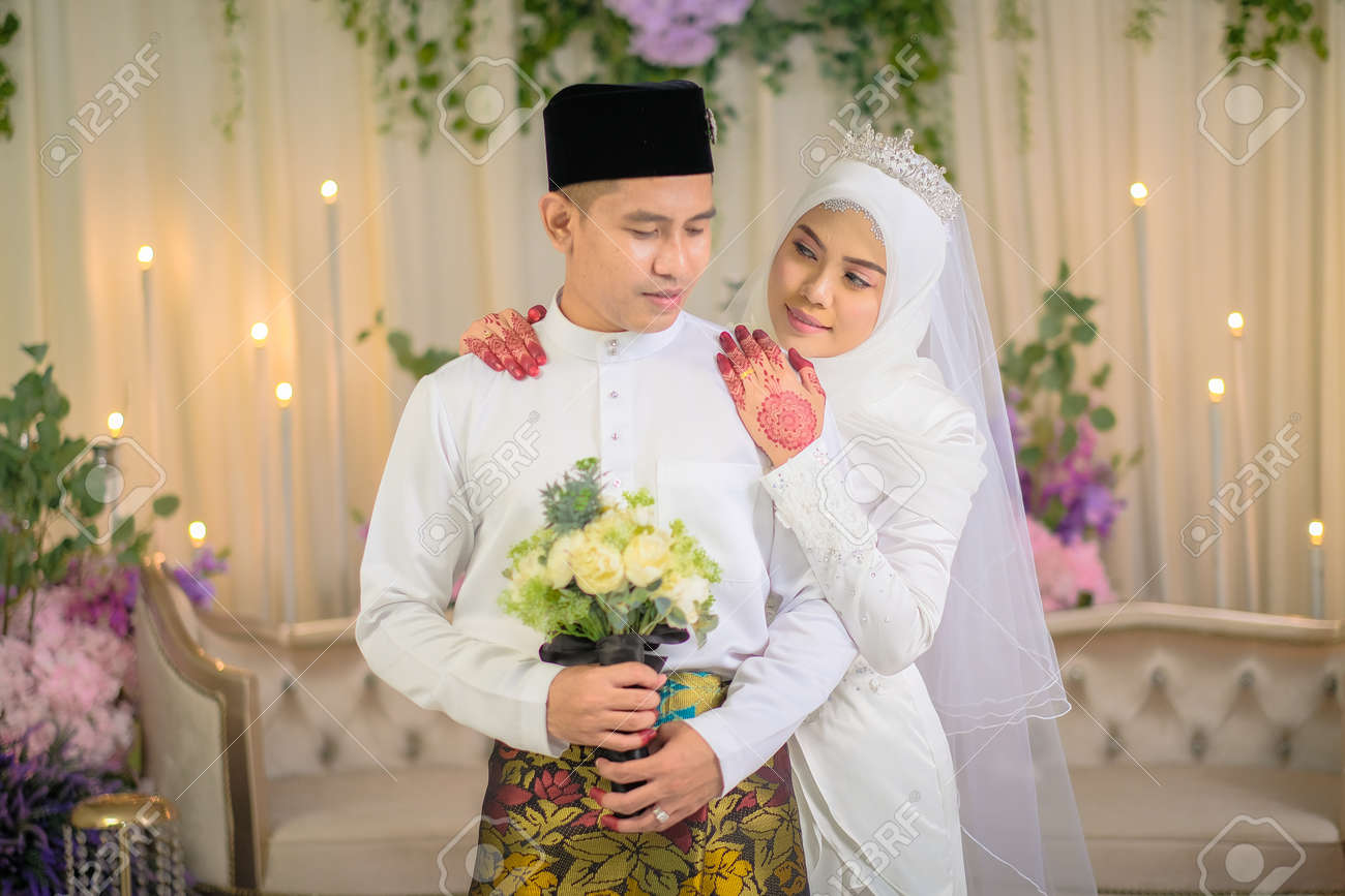 Indoor Shooting For Malay Wedding The Bride And Groom Wearing Malay Traditional Cloth In Marriage Ceremony Happy Family Concept Wedding Photo Couple Stock Photo 424790568