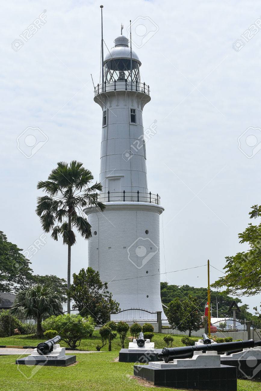 ghthouse located at Melawati Hill, Kuala Selangor, Malaysia. Bukit Melawati (Melawati Hill) at Kuala Selangor was the administrative center and stronghold of the Selangor Sultanate in the late 18th and early 19th century. A heavily fortified fort once sto - 69390079 ghthouse located at Melawati Hill, Kuala Selangor, Malaysia. Bukit Melawati (Melawati Hill) at Kuala Selangor was the administrative center and stronghold of the Selangor Sultanate in the late 18th and early 19th century. A heavily fortified fort once sto - 69390079