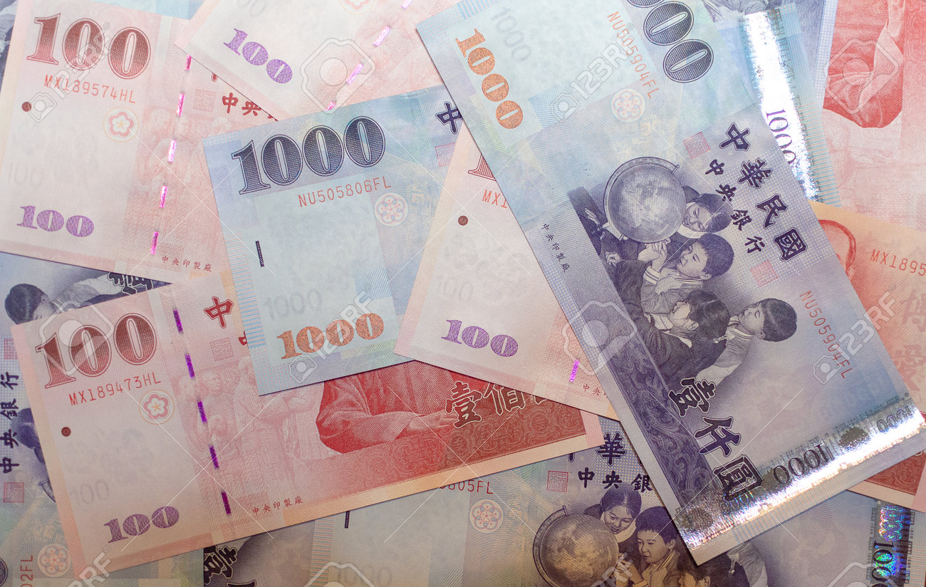 새로운 대만 달러 1000과 대만 달러 지폐의 100 확산 배경 로열티 무료 사진, 그림, 이미지 그리고 스톡포토그래피. Image  162546379