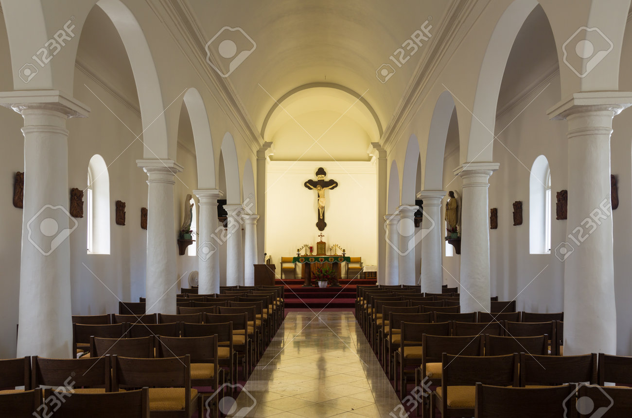 Interieur Van De Oudste Katholieke Kerk Gesticht Door Robert ... Interieur Van De Oudste Katholieke Kerk Gesticht Door Robert ...