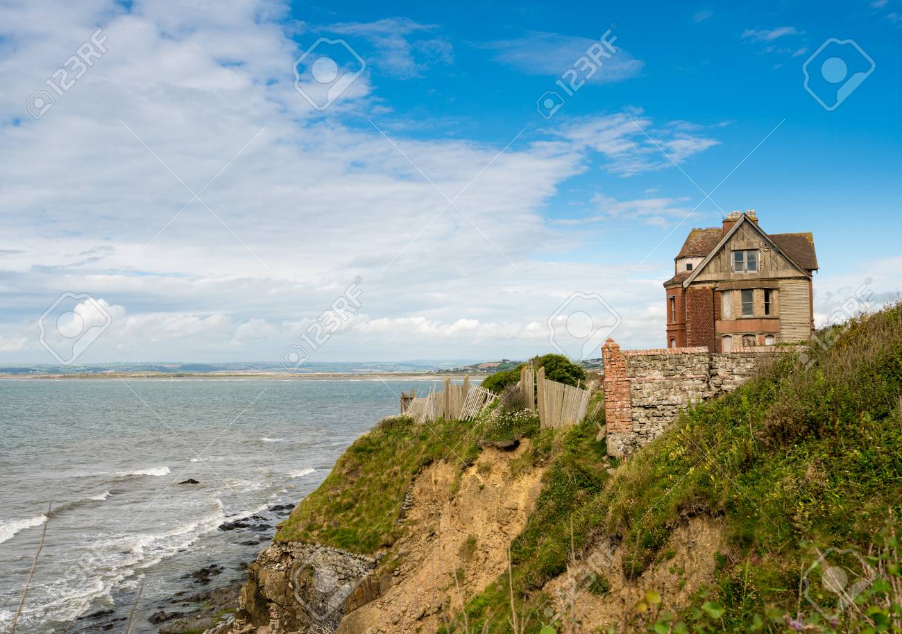 Meer Erosion Der Klippen Vor Der Verlassenen Haus In Der Nahe Von