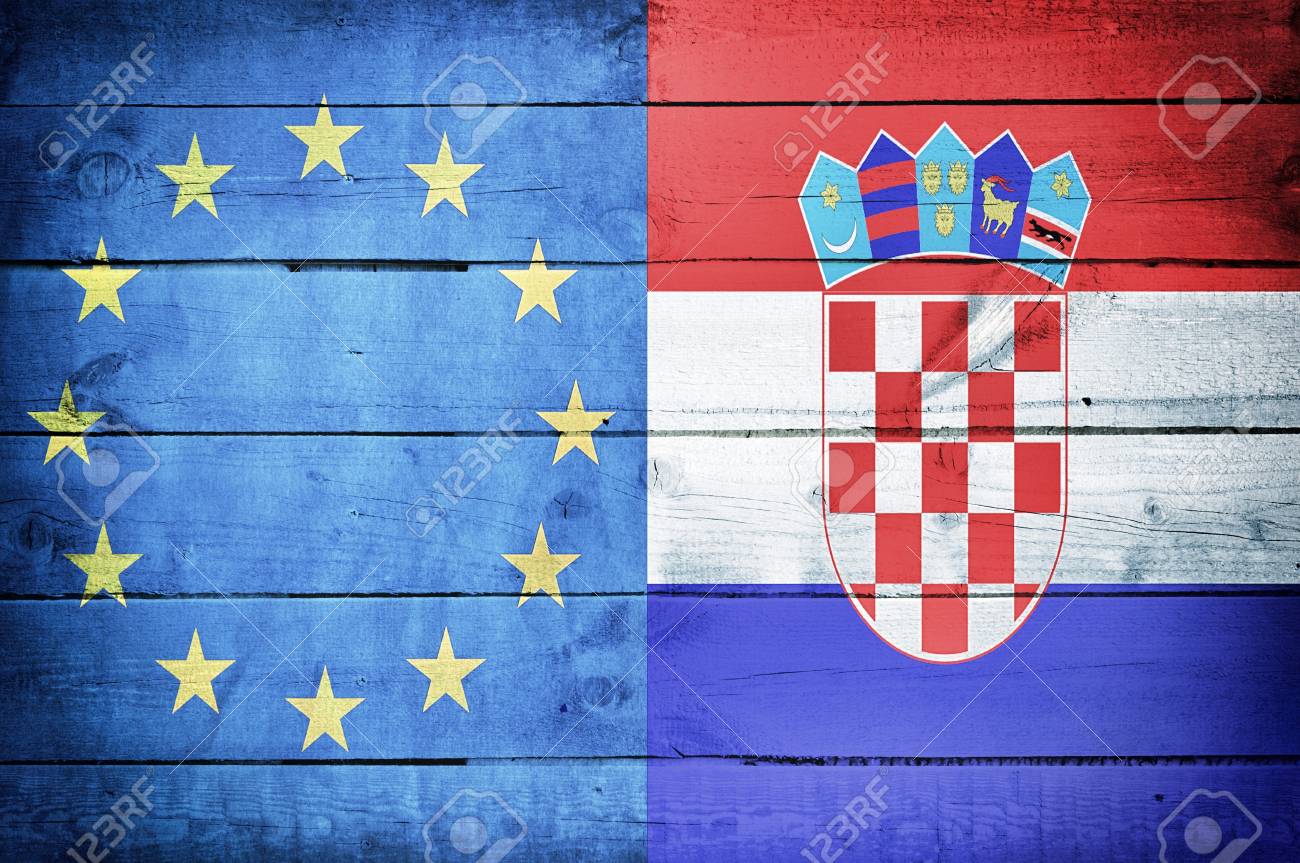 Europaischen Union Und Kroatien Flagge Auf Dem Holzernen Hintergrund Lizenzfreie Fotos Bilder Und Stock Fotografie Image 21316125