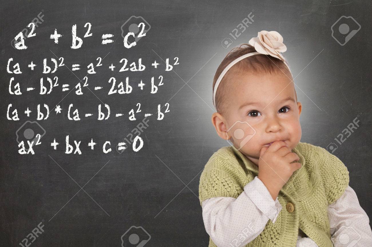 Pequeno Bebe Pensando En Un Problema Matematico Fotos Retratos Imagenes Y Fotografia De Archivo Libres De Derecho Image