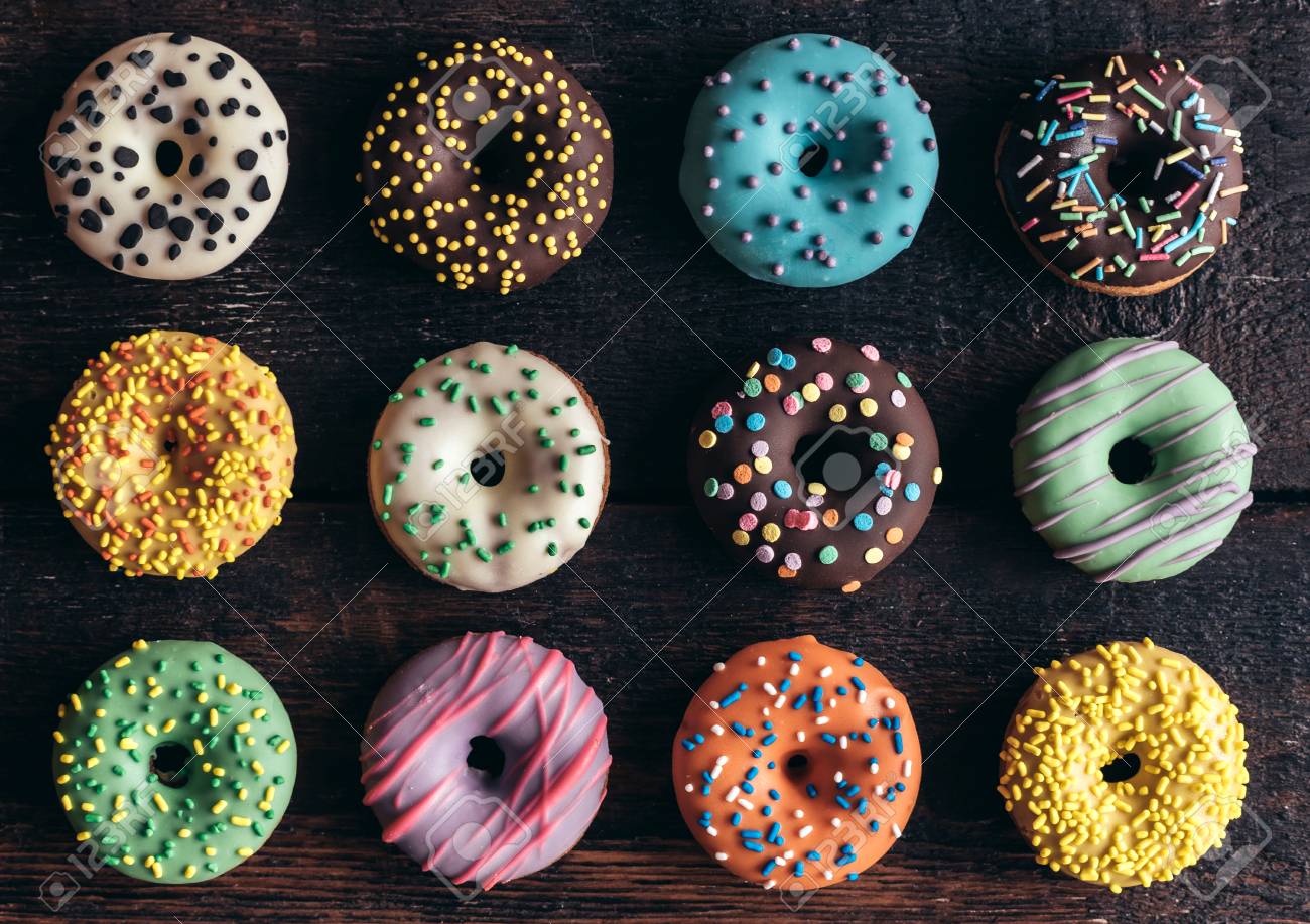 木製の背景 選択と集中にミニのアメリカン ドーナツ の写真素材 画像素材 Image