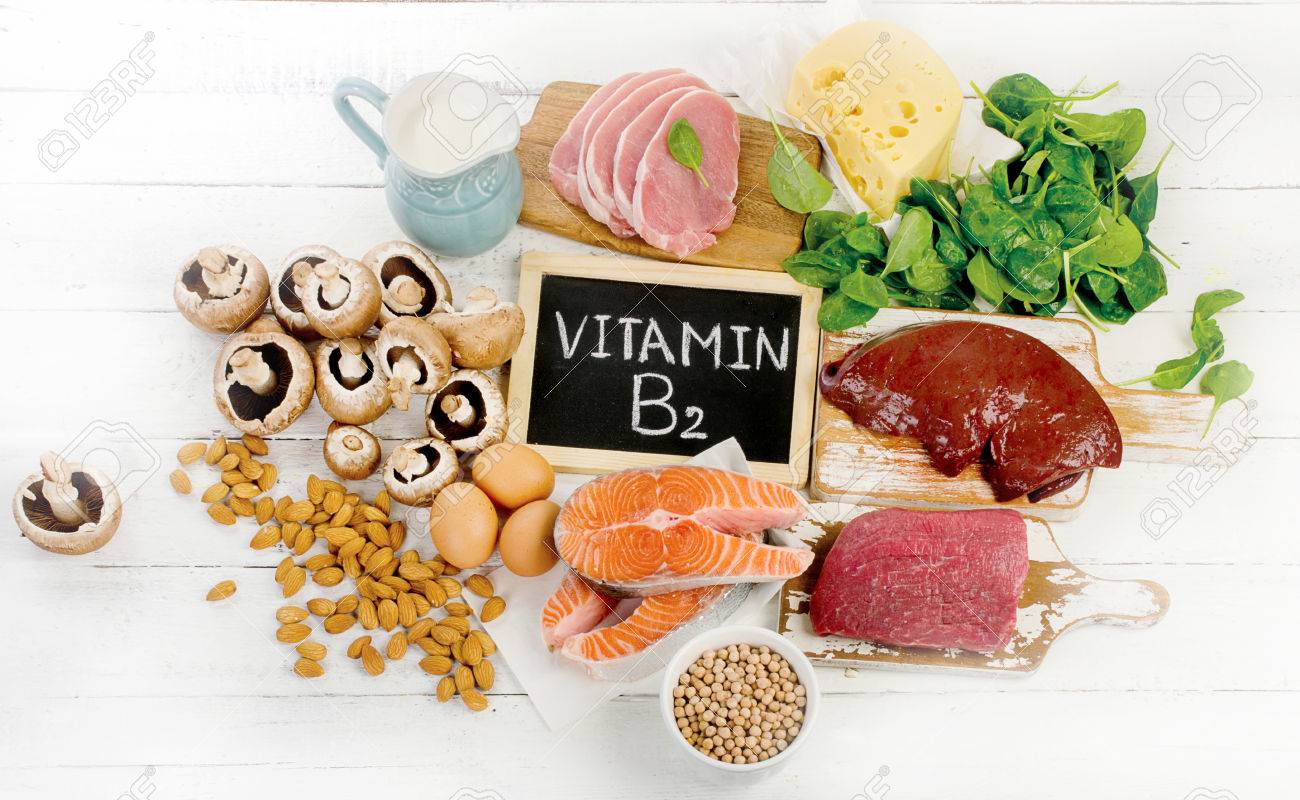 Lebensmittel am höchsten in Vitamin B9 (Riboflavin). Gesundes Essen. Flach liegen Lebensmittel am höchsten in Vitamin B9 (Riboflavin). Gesundes Essen. Flach liegen