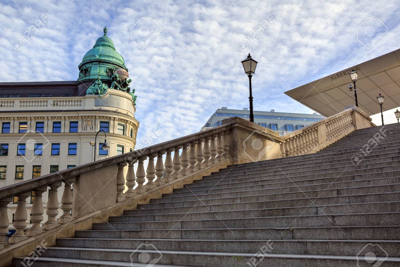 Wien Osterreich 22 Februar 2016 Die Eingangstreppe Zur Alten Kunstgalerie Albertina Gegrundet 1805 Wien Osterreich Lizenzfreie Fotos Bilder Und Stock Fotografie Image 75518544