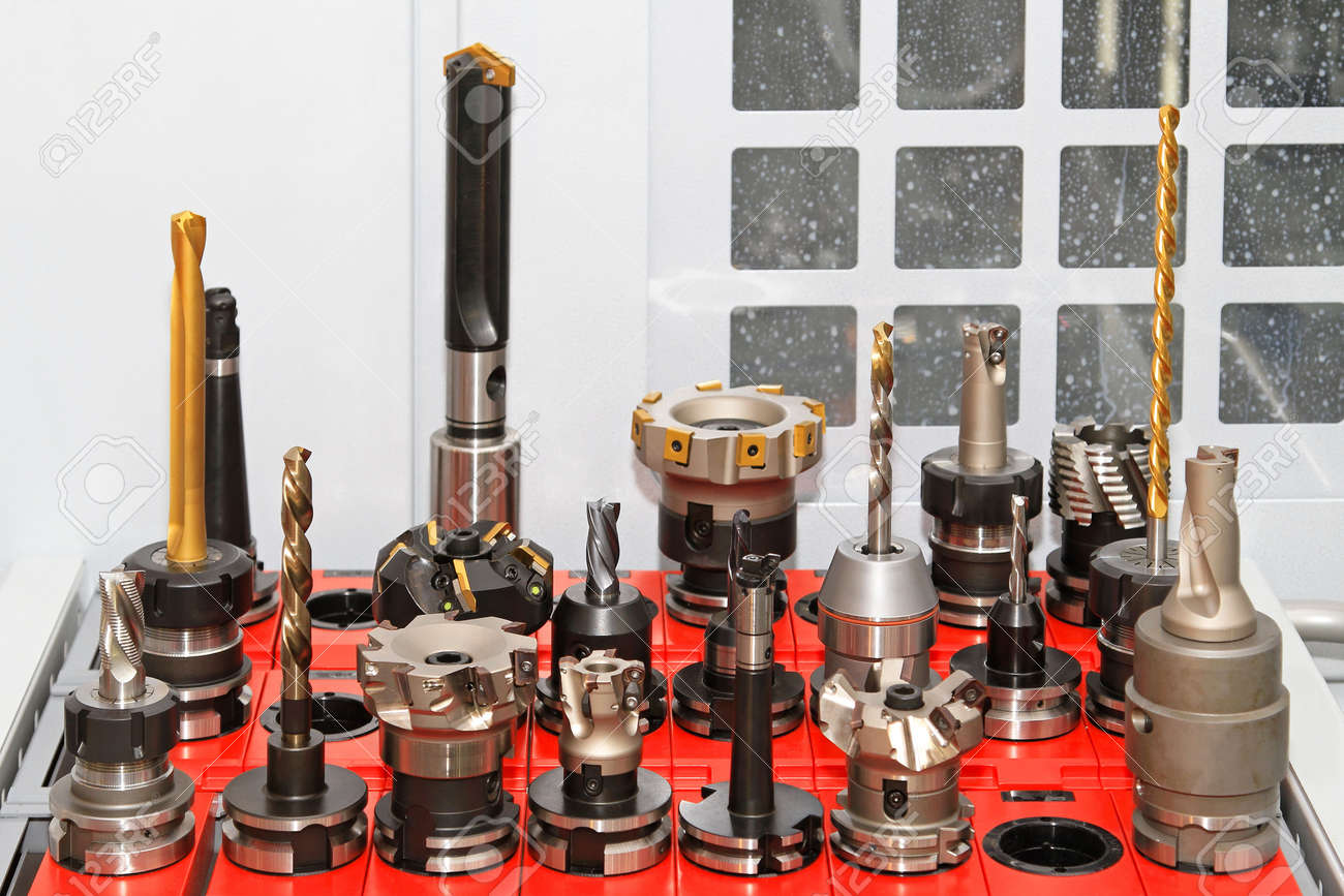 De Fresado Y Taladrado Herramientas Para Máquina Cnc Fotos, Retratos, Y Fotografía De Archivo De Derecho. 18874001.