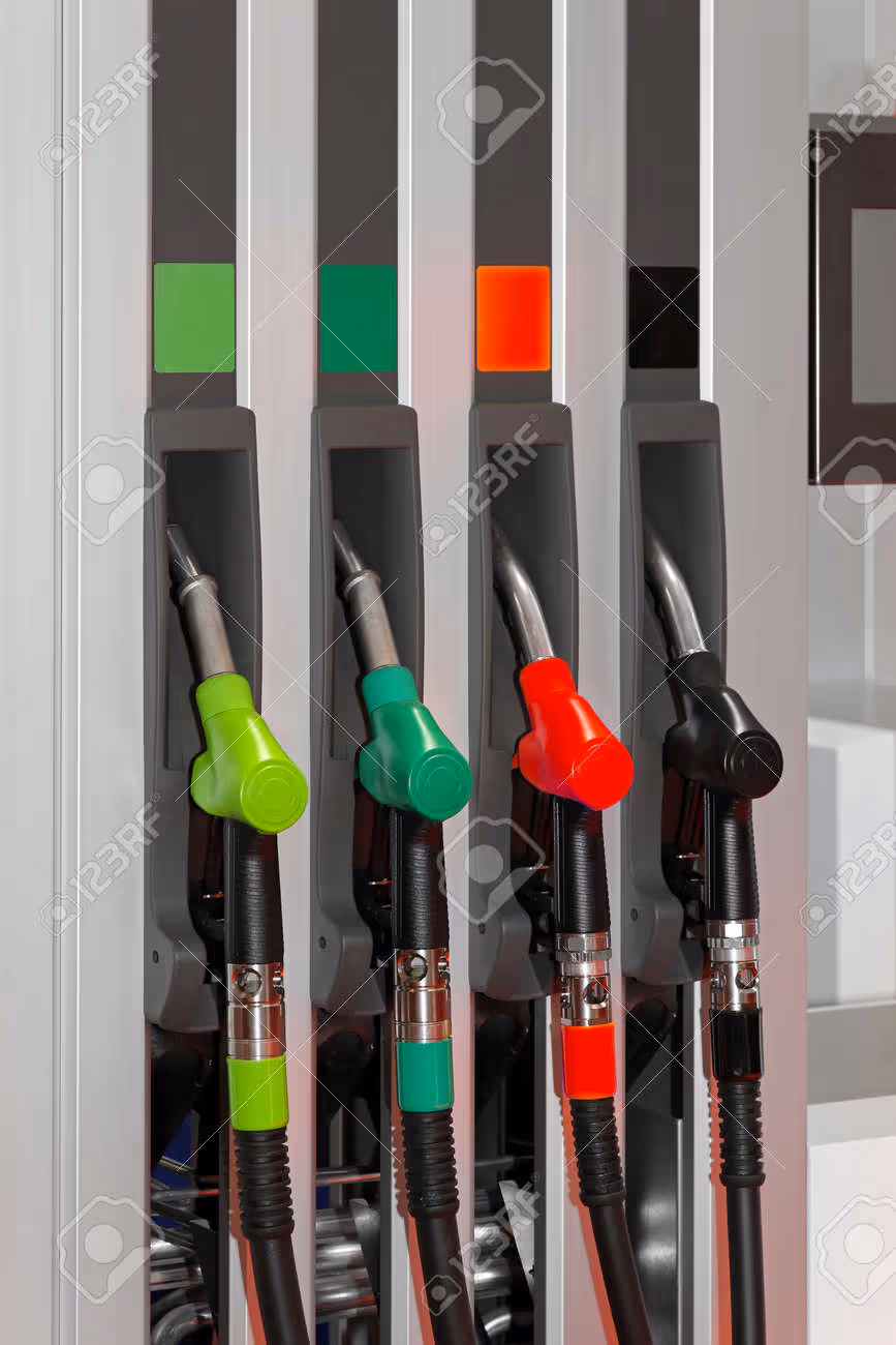 Code couleur injecteurs de carburant à la station d'essence - 26206685