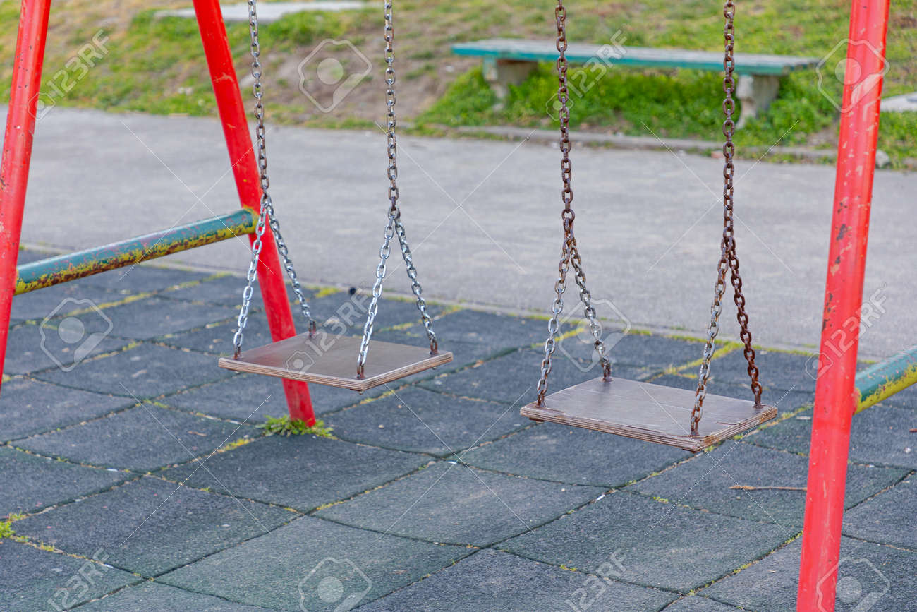 Columpios para niños de metal hotsell - Main Image