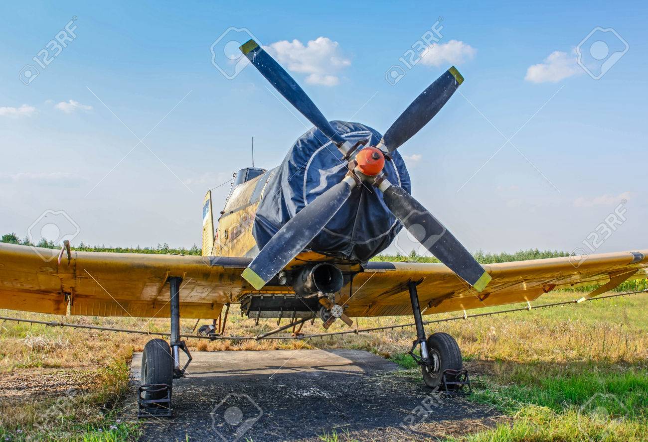 Old Propeller Plane At The Airport.の写真素材・画像素材 Image 46733435