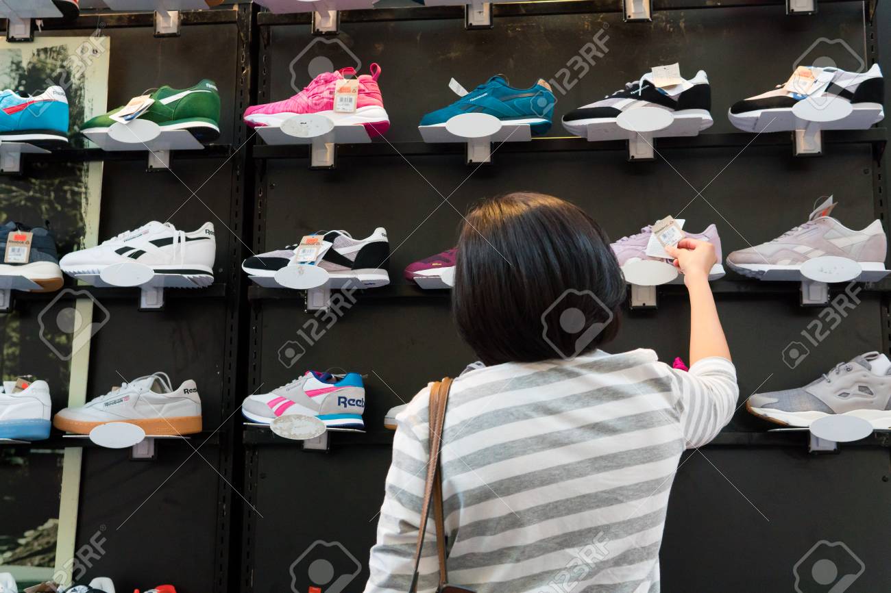 sports shoes shopping