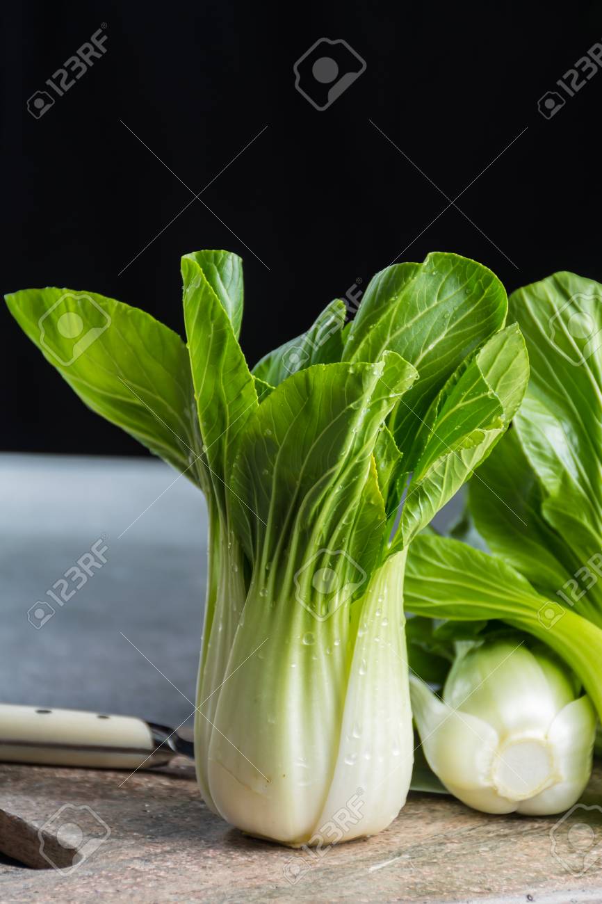 新鮮な生の緑の赤ちゃんボクチョイやパクチョイ白菜 の写真素材 画像素材 Image