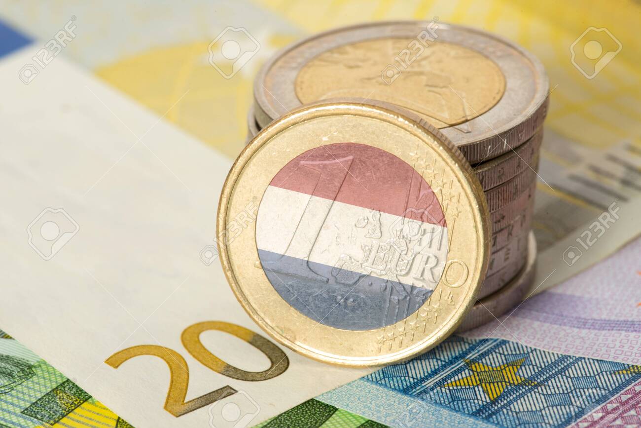 Euro Bills And Coins And Flag Of France 로열티 무료 사진, 그림, 이미지 그리고 스톡포토그래피.  Image 123337230