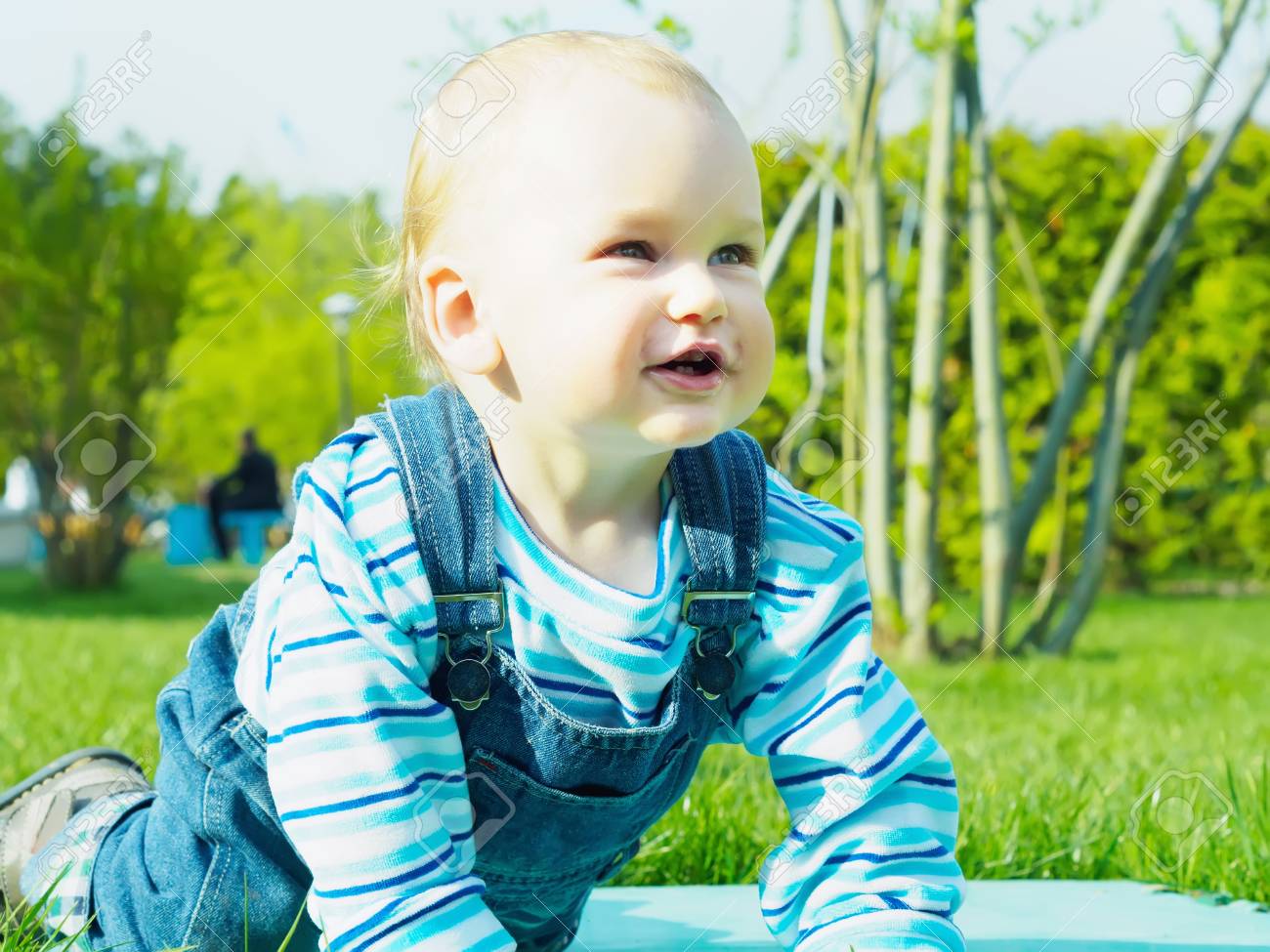 Portrait De Belle Caucasien Bebe Garcon Jouant Au Parc D Ete En Plein Air Banque D Images Et Photos Libres De Droits Image Portrait De Belle Caucasien Bebe Garcon Jouant Au Parc D Ete En Plein Air Banque D Images Et Photos Libres De Droits Image
