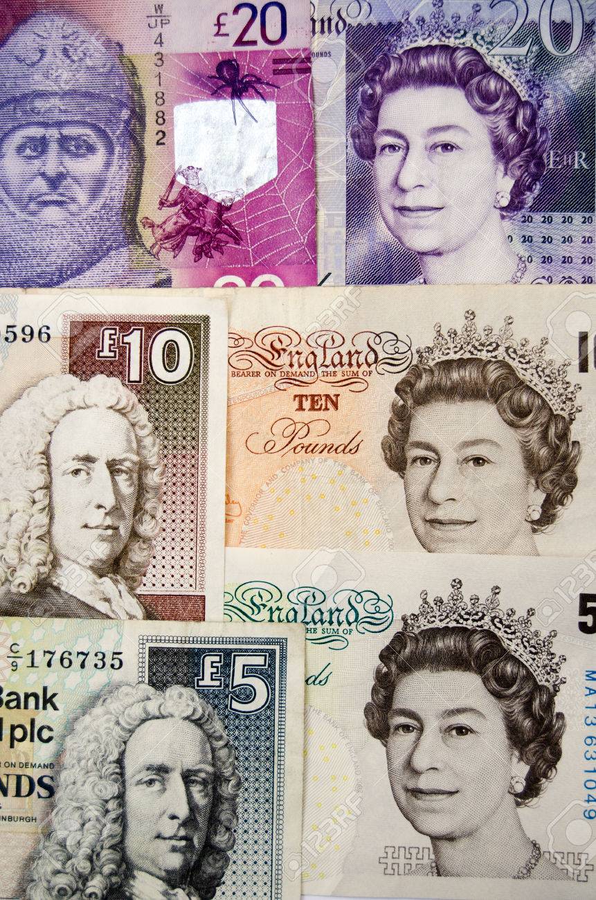 영국 은행이 스코틀랜드의 은행이 발행 한 유사 파운드 단위 파운드에 대한 메모와 비교하여 발행 한 돈. 클라이드 데일 은행  (Clydesdale Bank)과 스코틀랜드 은행 (Bank Of Scotland)의 메모에는 엘리자베스 2 세 (Queen  Elizabeth