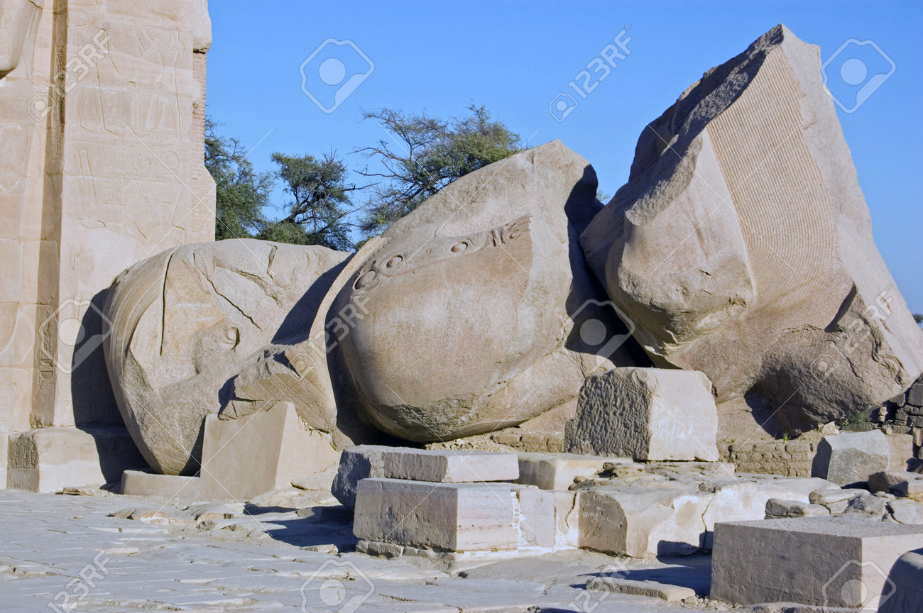 古代エジプトのファラオラムセス2世の倒れた巨大な像は、詩人シェリー