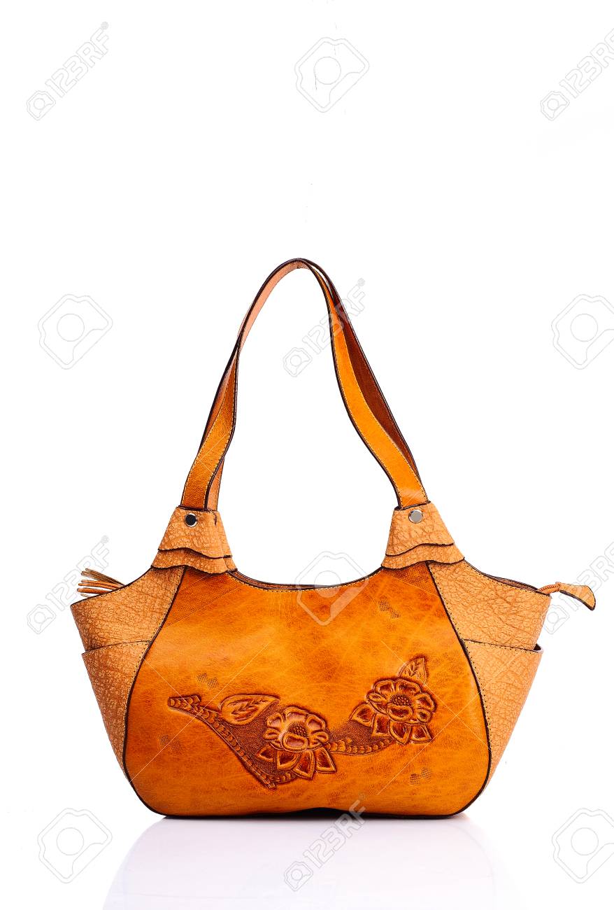 흰색 배경에 가죽 숙 녀 가방입니다. 아름 다운, 유행, 액세서리, 절연입니다. 재미있는 디자인, 피부의 감촉. 편안한 핸들. 로열티  무료 사진, 그림, 이미지 그리고 스톡포토그래피. Image 78071524