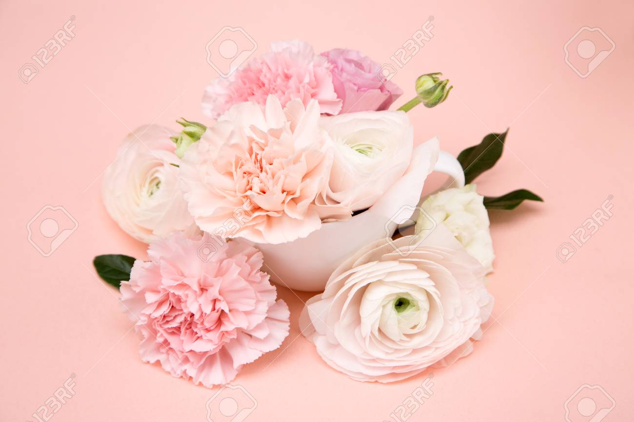 撮影スタジオ 背景 壁紙 ピンクのフラワーアレンジメントの花のパターン の写真素材 画像素材 Image