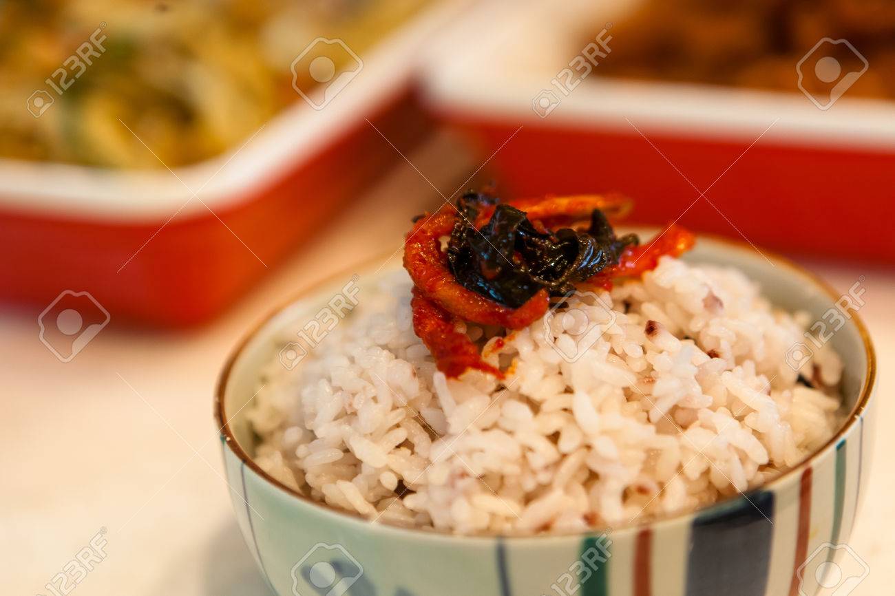 韓国料理のおかずと白いご飯 の写真素材 画像素材 Image