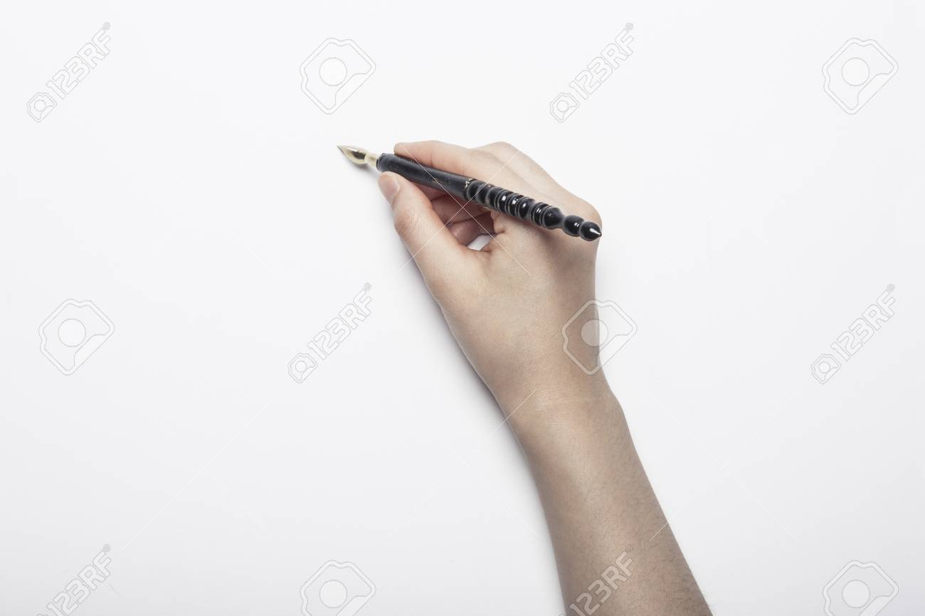 Main Qui Ecrit Avec Un Stylo Plume Isole Sur Blanc Banque D Images Et Photos Libres De Droits Image
