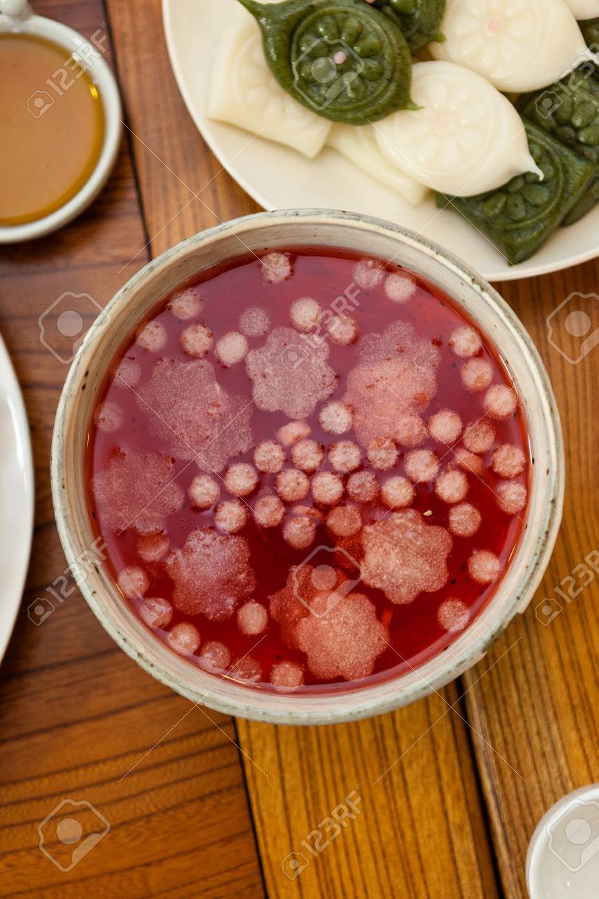 韓国料理 韓国デザート飲み物 Omija の写真素材 画像素材 Image