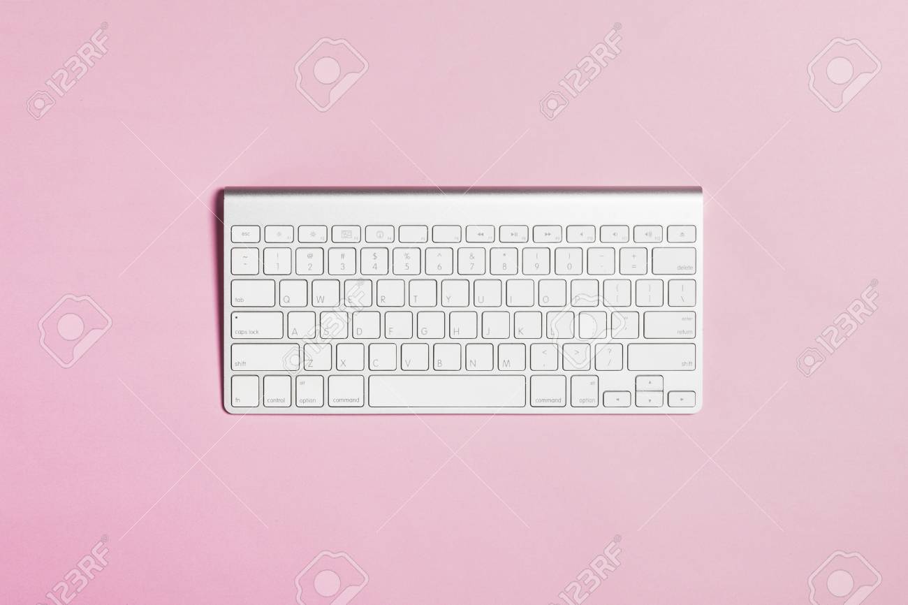 ピンクの背景にキーボード の写真素材 画像素材 Image ピンクの背景にキーボード の写真素材 画像素材 Image