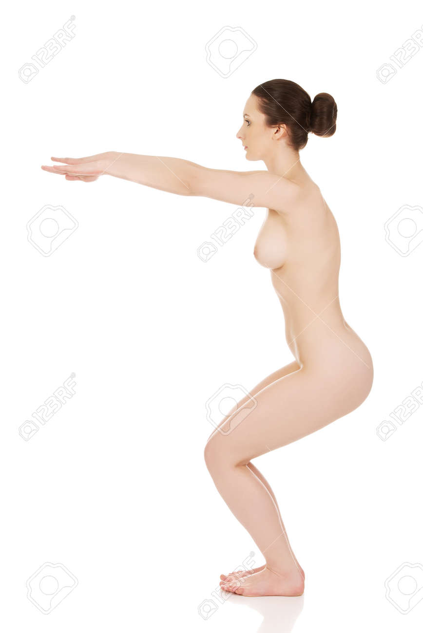 Mujer Desnuda Ejercicio De Sentadillas Posición De Yoga. Fotos, retratos,  imágenes y fotografía de archivo libres de derecho. Image 44631796