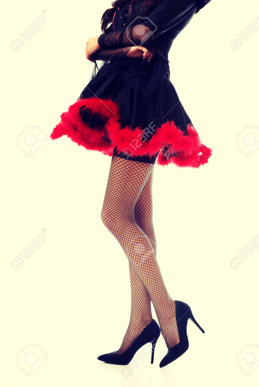 悪魔の靴を身に着けている女性の足 の写真素材 画像素材 Image 悪魔の靴を身に着けている女性の足 の写真素材 画像素材 Image