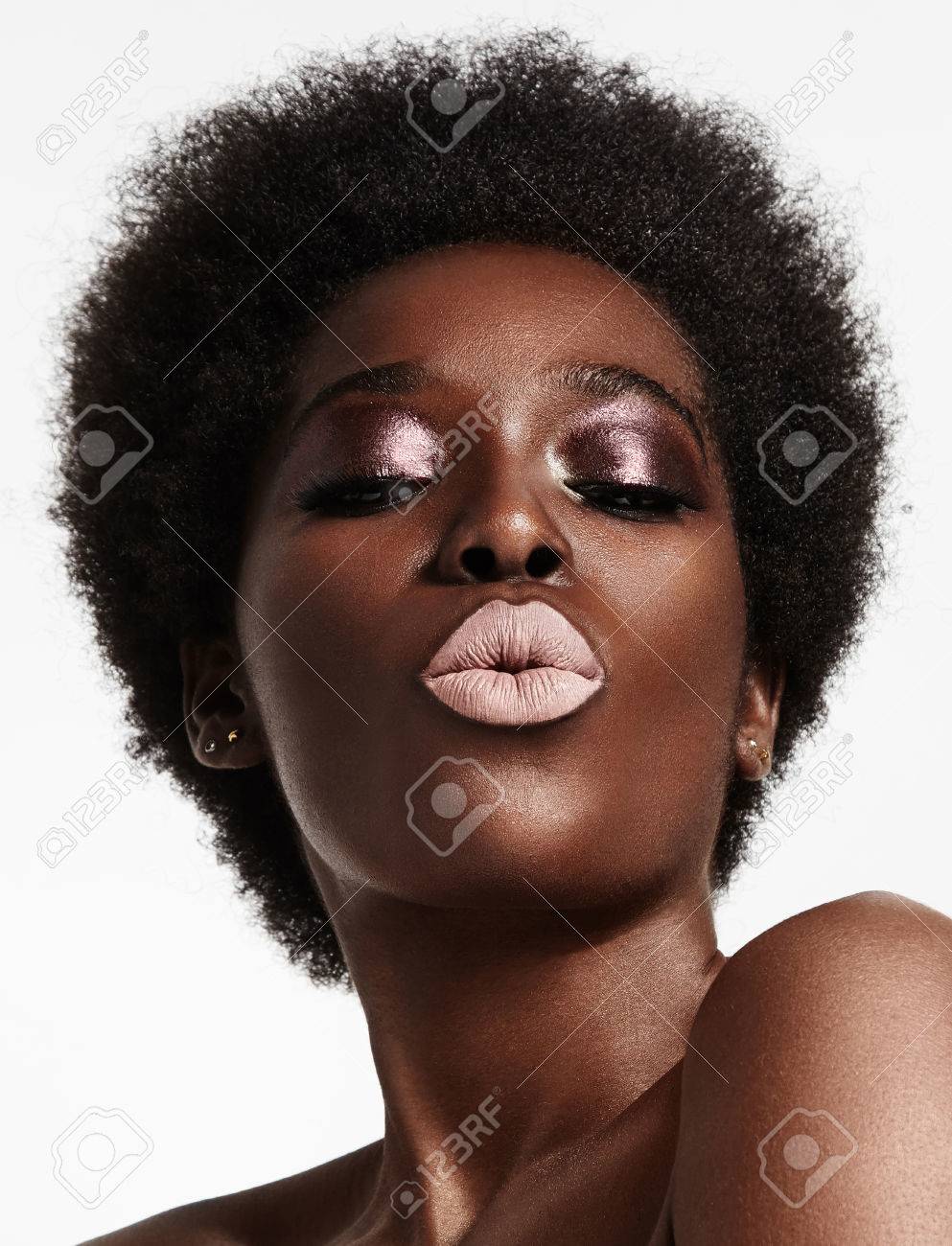 black woman with a short afra and bright lips - 45147414 black woman with a short afra and bright lips - 45147414