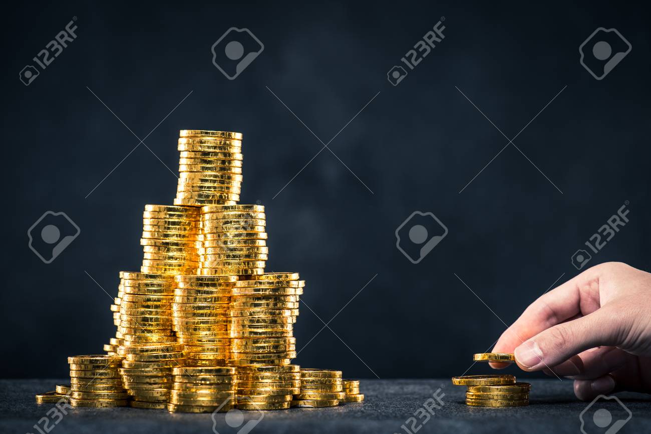 大量のコイン、金の写真素材・画像素材 Image 71687371