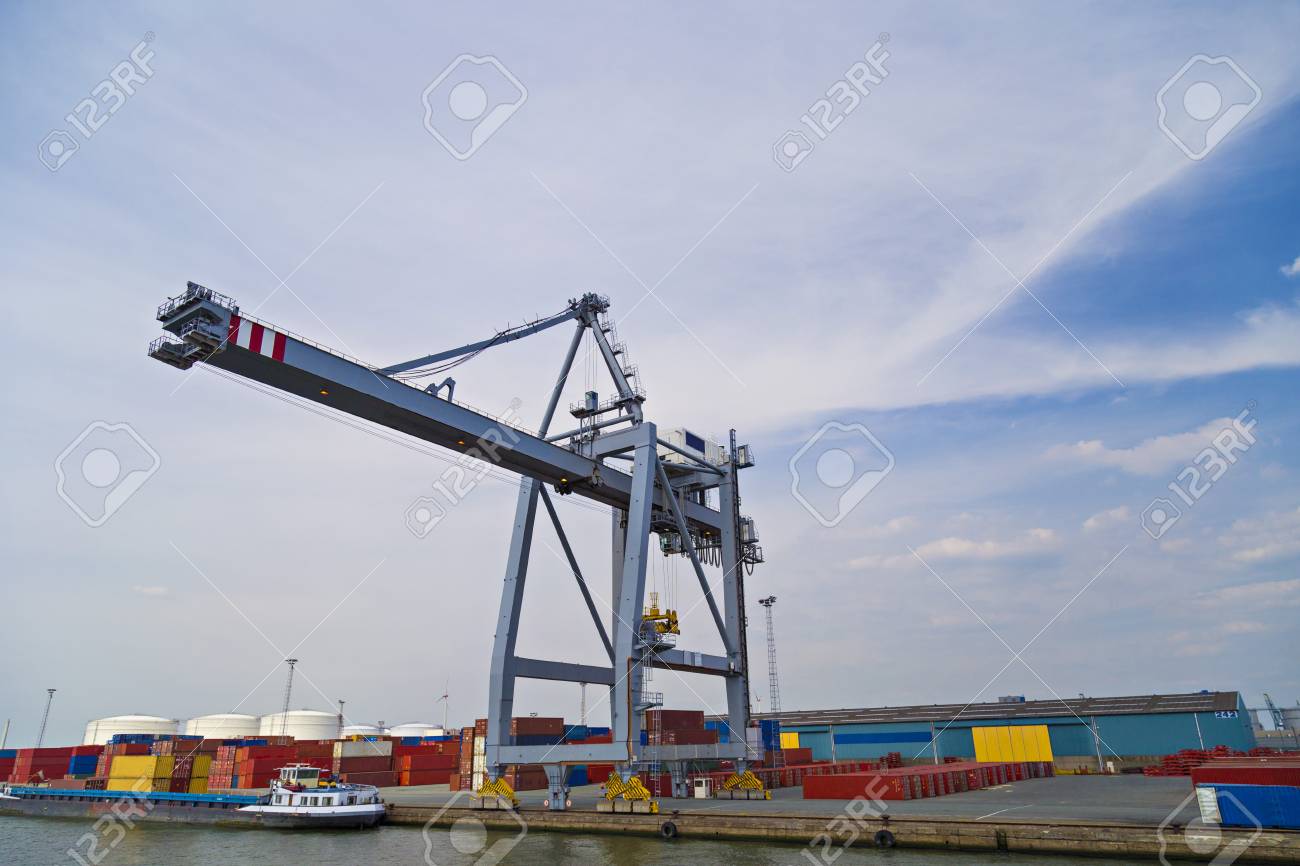 Grosse Containerbrucken Im Hafen Von Antwerpen Belgien Lizenzfreie Fotos Bilder Und Stock Fotografie Image 43638496