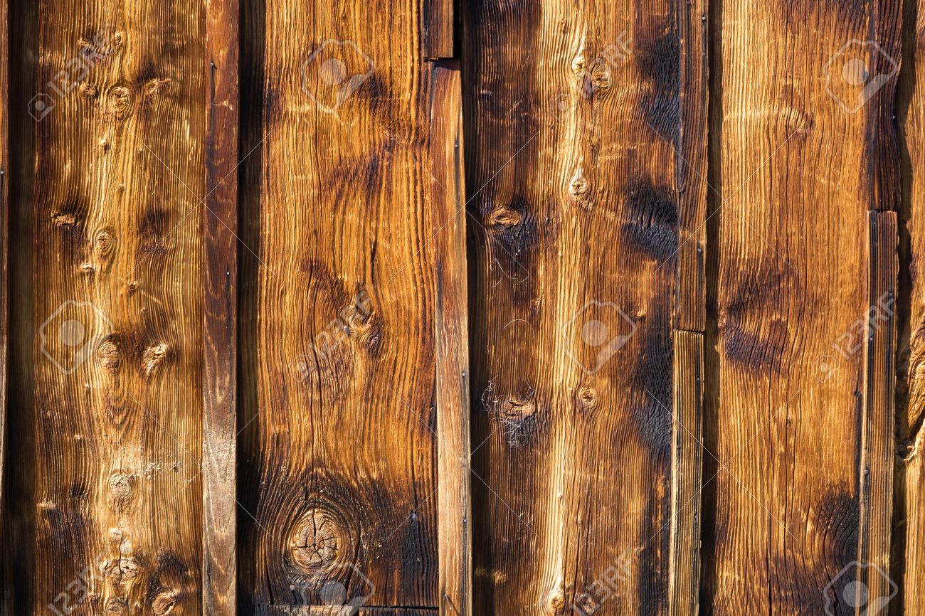 Aussenholz Rustikale Wand Mit Verkleidung Von Vertikalen Holzplatten Traditionellen Architektonischen Detail Von Thyon Schweizer Alpen Valais Closeup Bedeckt Lizenzfreie Fotos Bilder Und Stock Fotografie Image 40257550