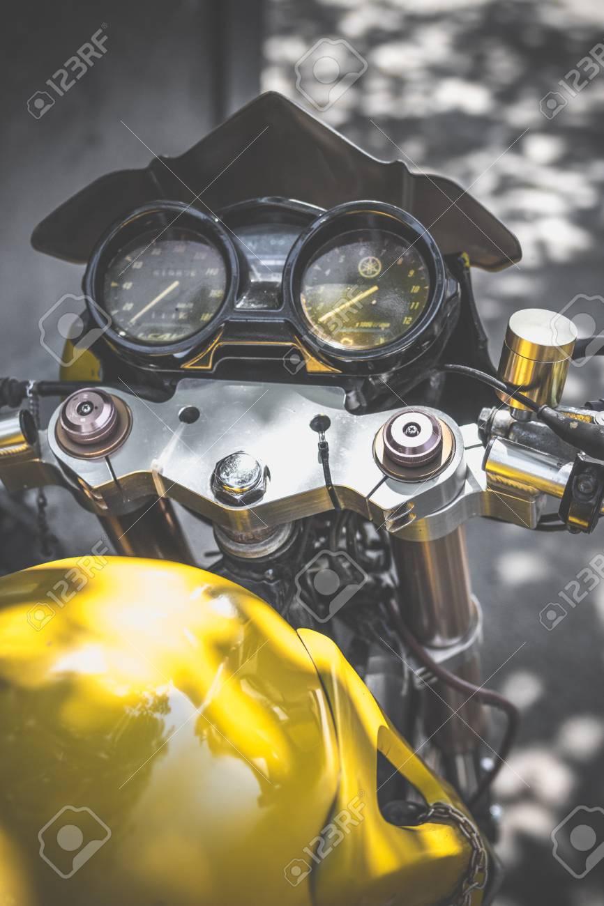 黄色と白完成したバイク クロスバイクのクローズ アップ バリ島 の写真素材 画像素材 Image 黄色と白完成したバイク クロスバイクのクローズ アップ バリ島 の写真素材 画像素材 Image