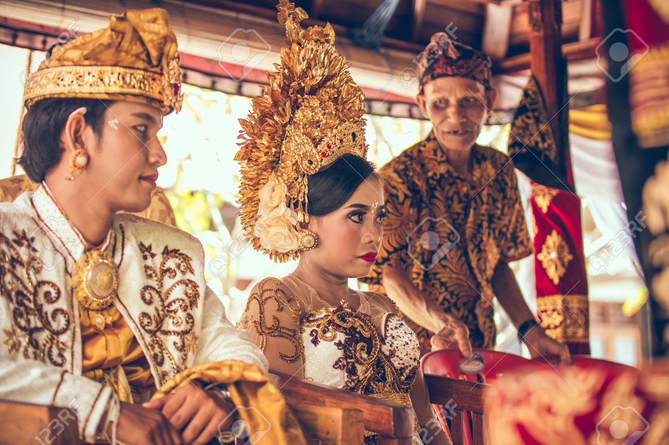 Bali Indonesia April 13 2018 Newlyweds On Balinese Wedding Stock Photo Picture And Royalty Free Image Image 105183910
