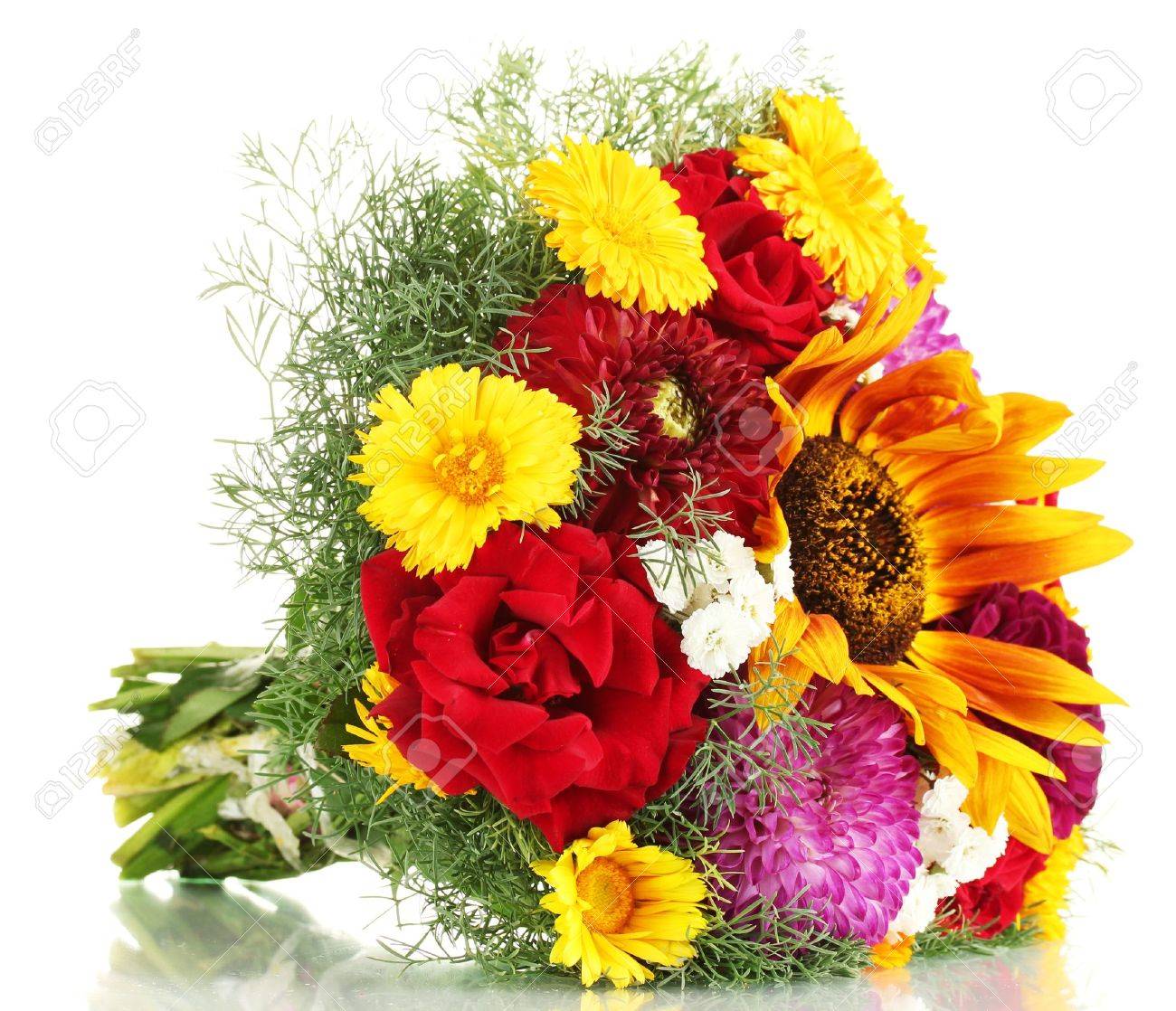 Beau Bouquet De Fleurs Aux Couleurs Vives Isolé Sur Blanc