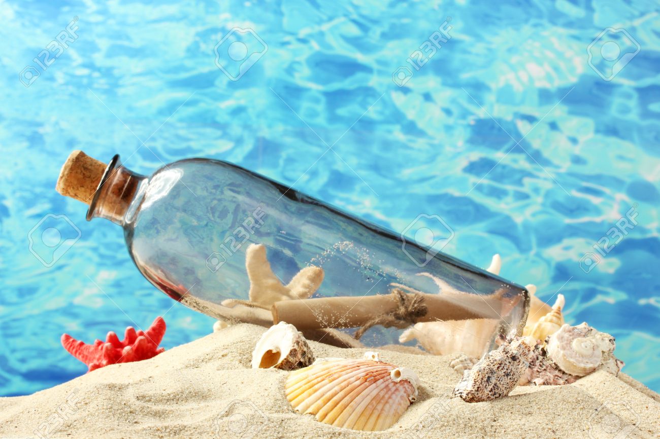 ガラスの瓶の中の砂 青い海の背景に覚書 の写真素材 画像素材 Image ガラスの瓶の中の砂 青い海の背景に覚書 の写真素材 画像素材 Image