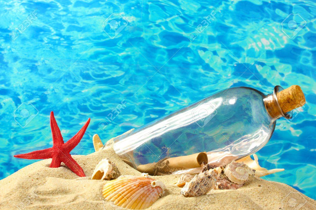 ガラスの瓶の中の砂 青い海の背景に覚書 の写真素材 画像素材 Image ガラスの瓶の中の砂 青い海の背景に覚書 の写真素材 画像素材 Image