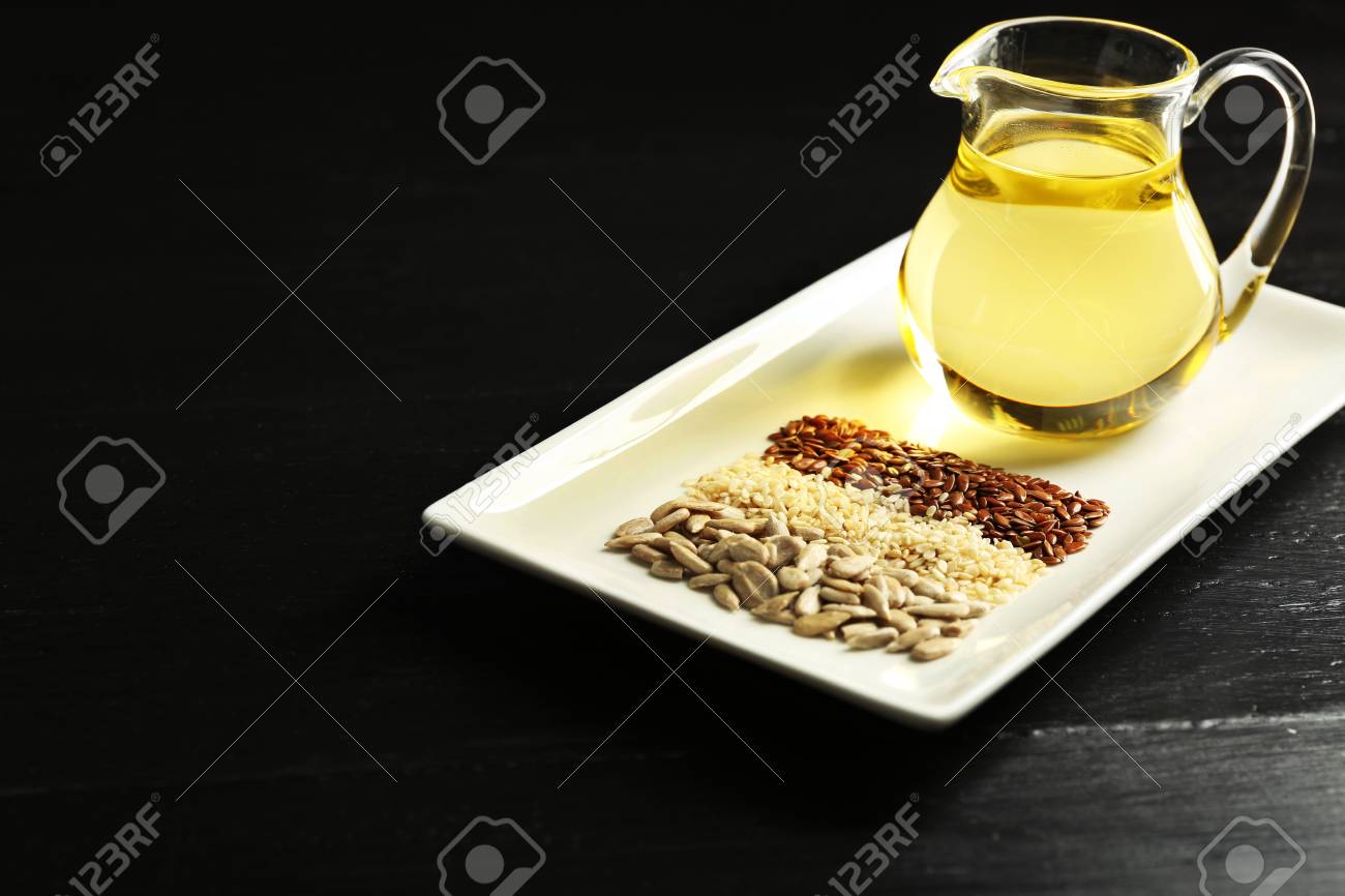 Verschiedene Arten Von Samen Und Ol Auf Holztisch Lizenzfreie Fotos Bilder Und Stock Fotografie Image 95748841