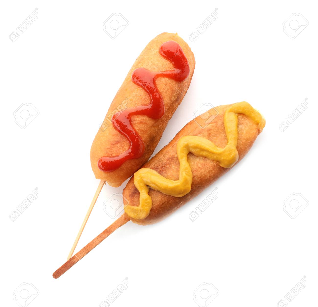 白い背景にケチャップとマスタードを持つおいしいトウモロコシの犬 の写真素材 画像素材 Image