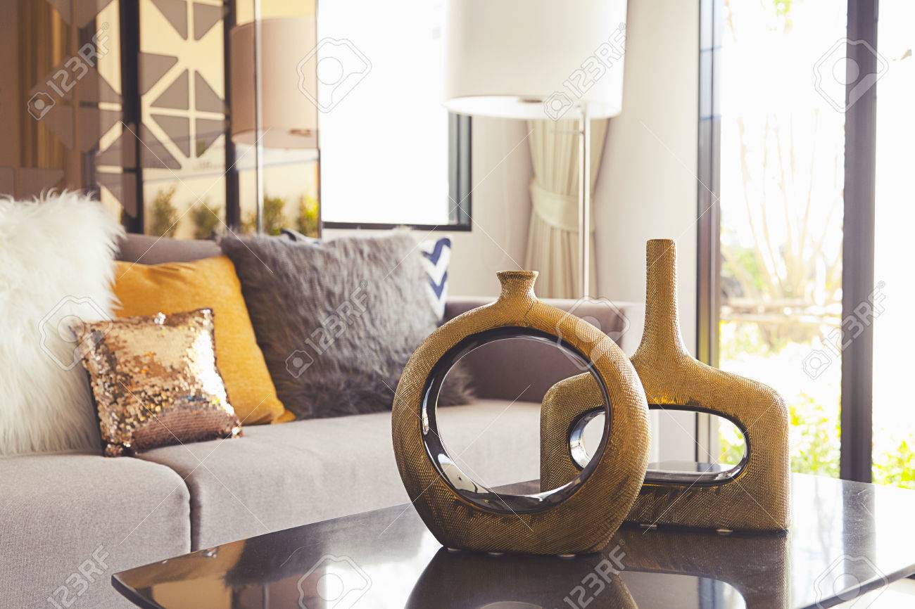 decoration vase on the table in living room - 50905851 decoration vase on the table in living room - 50905851