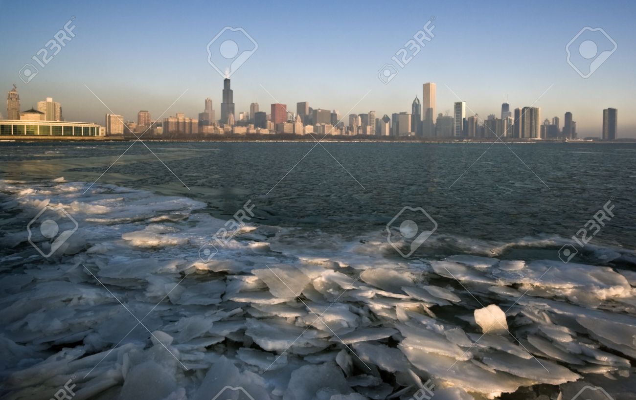 シカゴのミシガン湖の凍結の冬 の写真素材 画像素材 Image