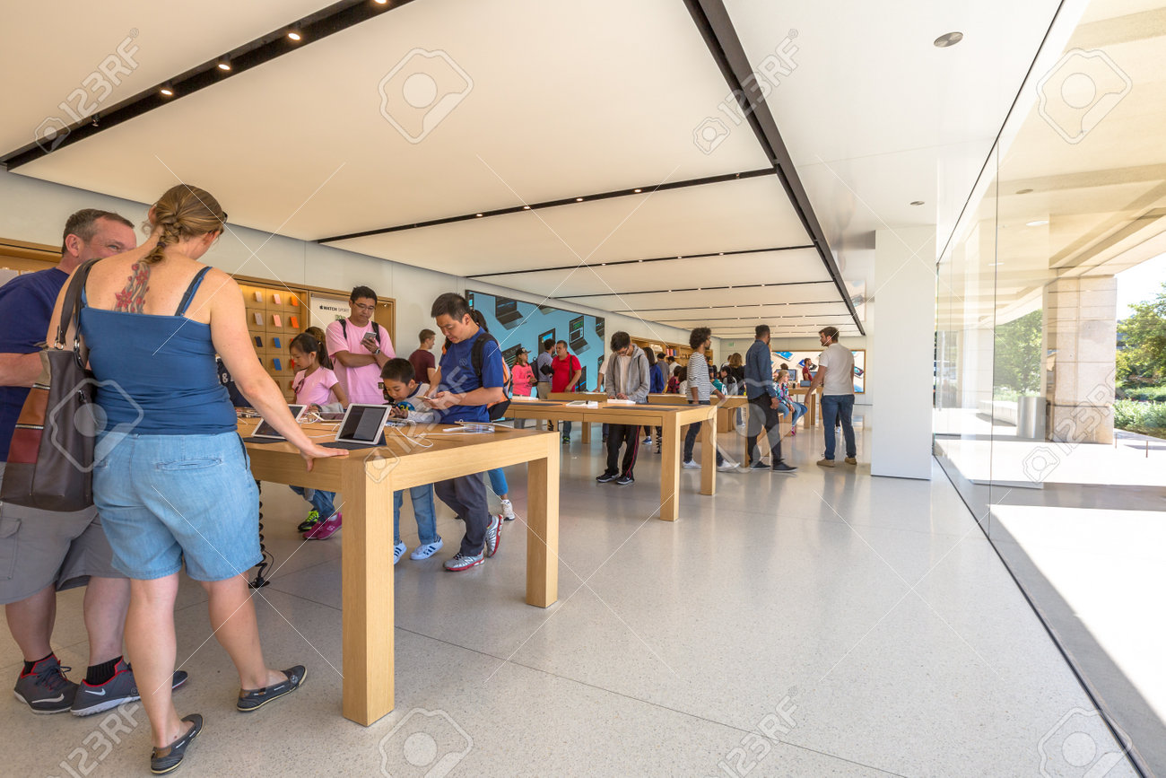 Cupertino Ca Usa August 15 16 People Inside The Popular Apple Store Of Apple Inc Headquarters At One Infinite Loop Located In Cupertino Silicon Valley California Stock Photo Picture And Royalty