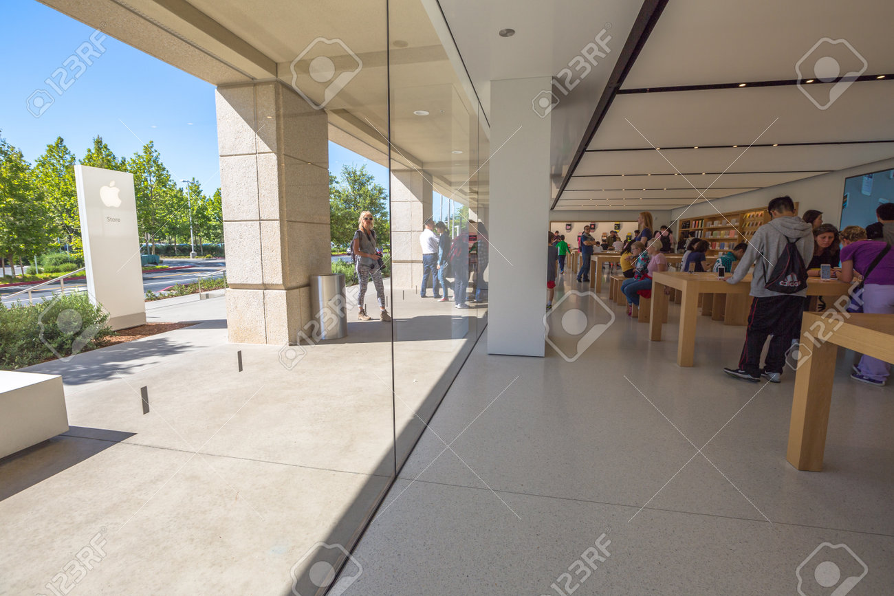 Cupertino Ca Usa August 15 16 People Inside The Popular Apple Store Of Apple Inc Headquarters At One Infinite Loop Located In Cupertino Silicon Valley California Stock Photo Picture And Royalty